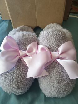 UGGS Slippers