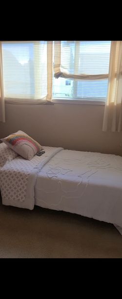 Rollaway Guest Bed | Twin Memory Foam Mattress | Milliard Deluxe