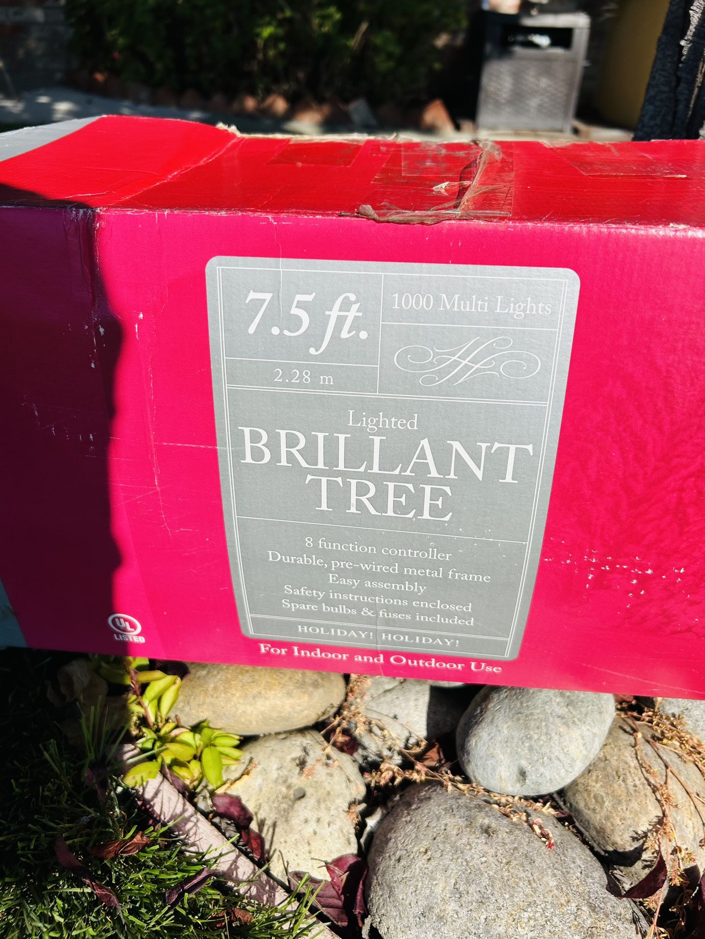 New 7.5ft Indoor/Outdoors Lighted Tree