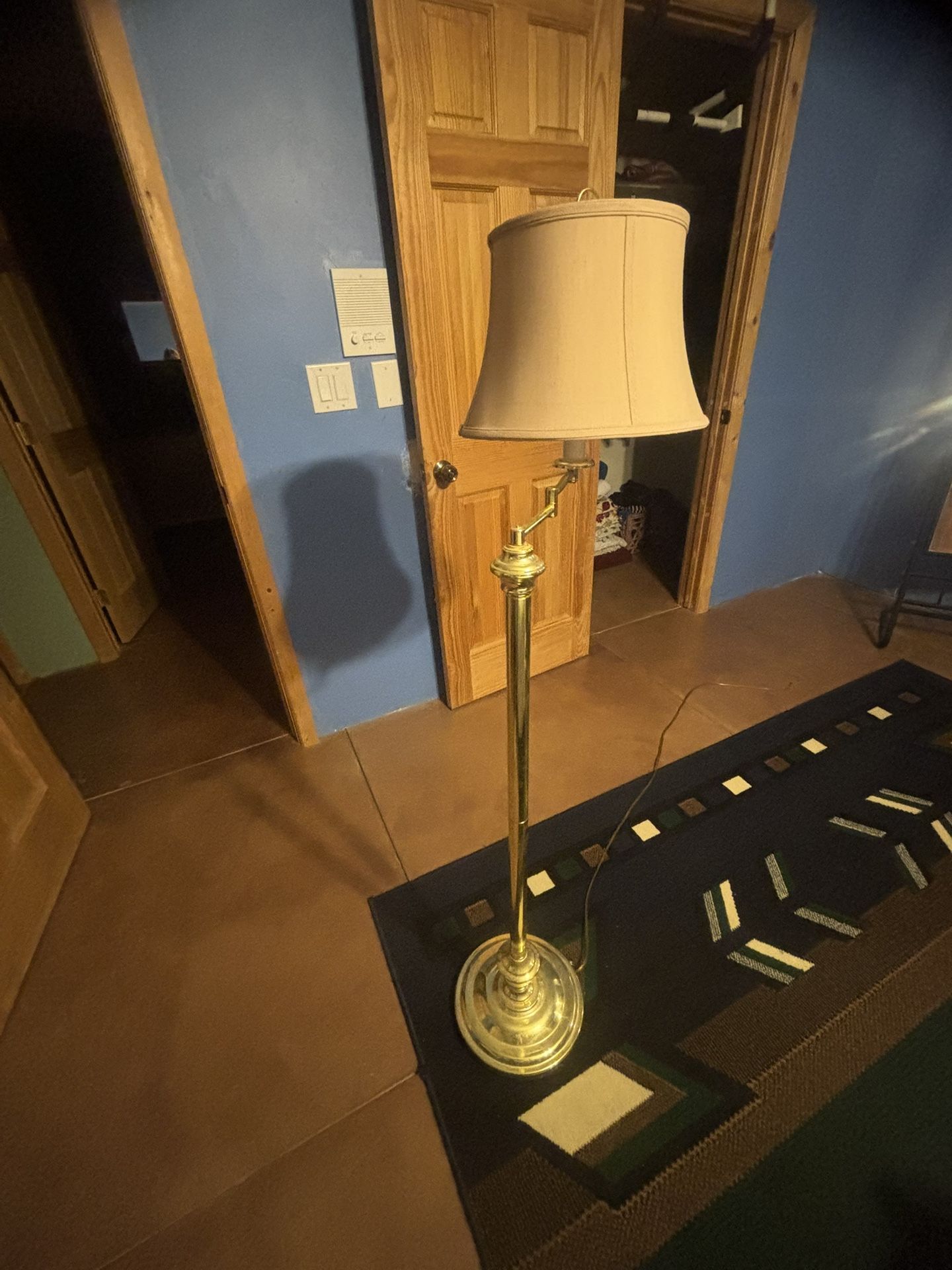 Floor Swivel Lamp