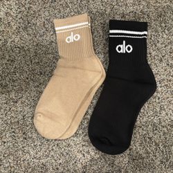 2 Pairs Alo Yoga Unisex Throwback Socks Brand New