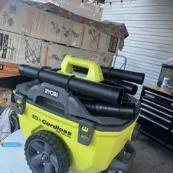 RYOBI ONE+ 18V 6 Gal. Cordless Wet/Dry Vacuum (Tool Only) with Hose, Crevice Tool, Floor Nozzle and Extension Wand