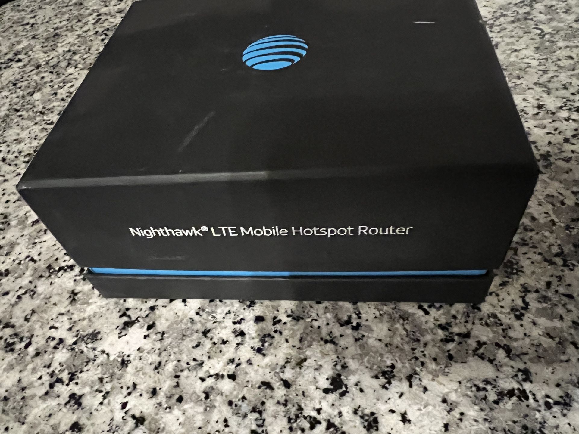 π NIGHTHAWK LTE Mobile Hotspot Router