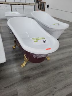 Clawfoot Soaking Bathtub with Gold Feet