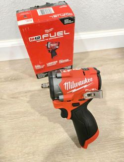 Milwaukee FUEL 12V 3/8in STUBBY Impact Wrench
