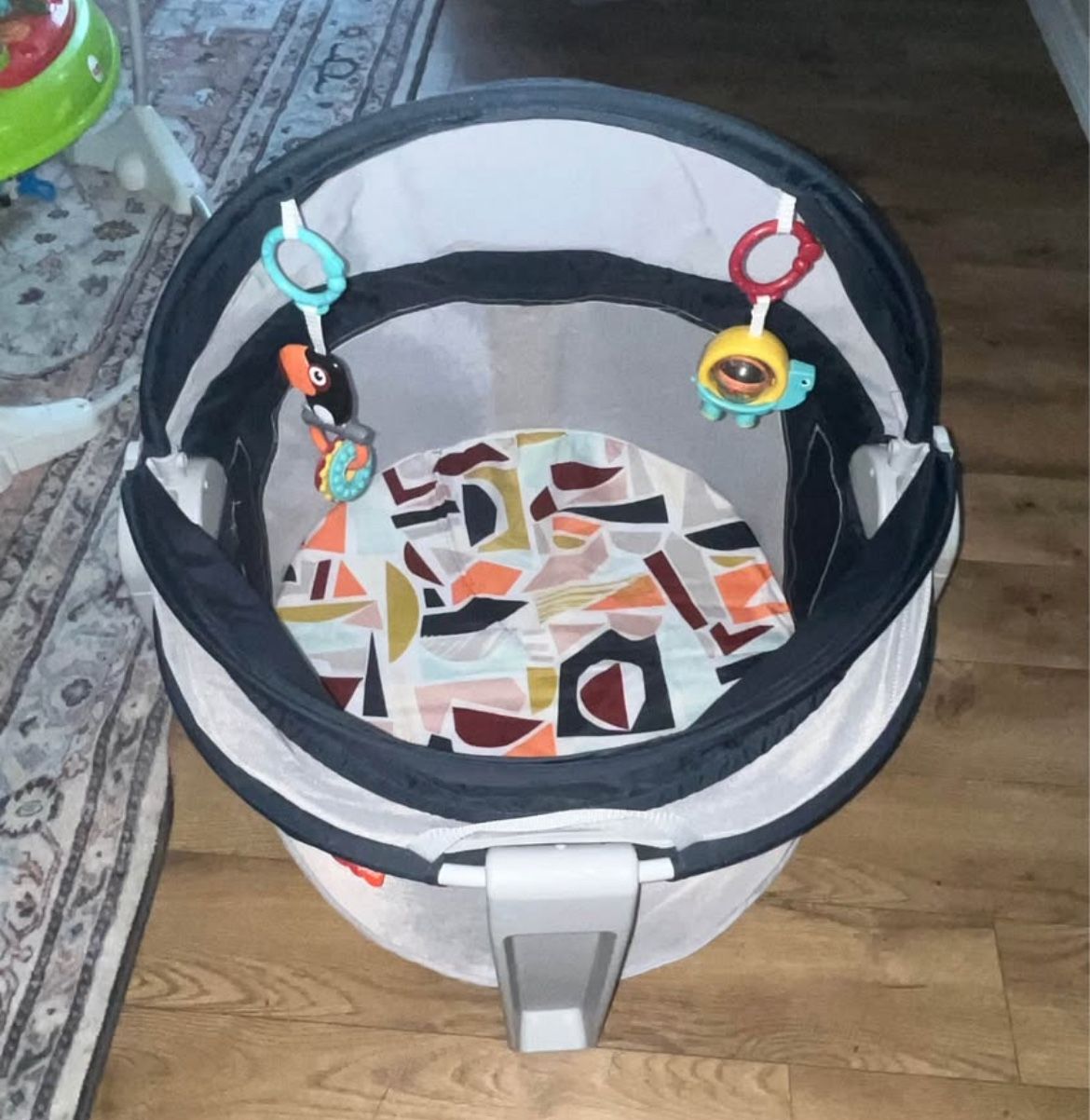 LIKE NEW Portable Baby Bassinet