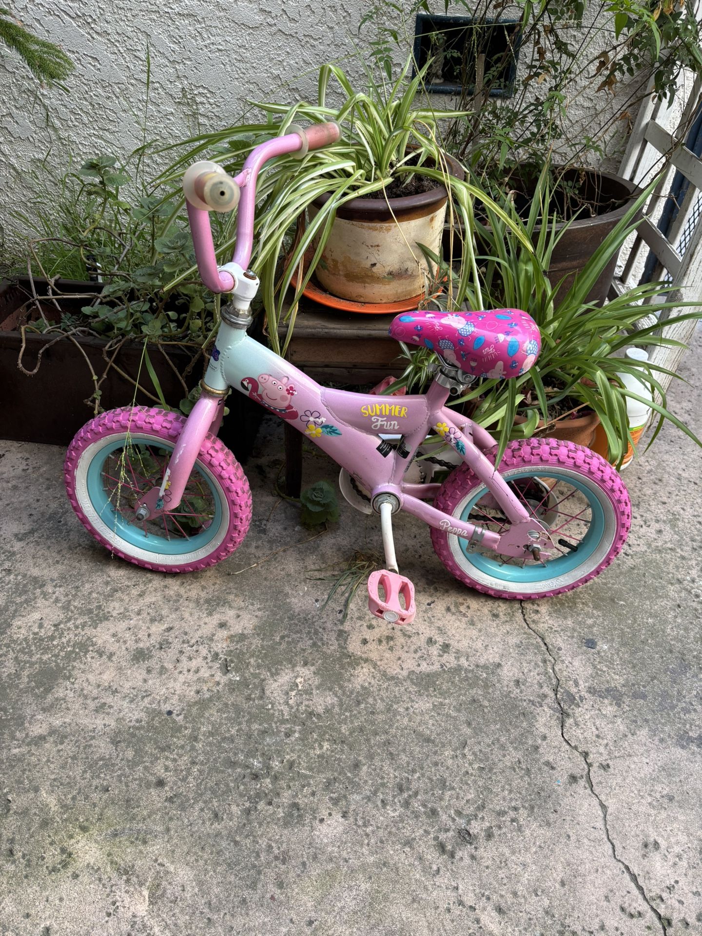 Girl’s Peppa Bike With Training Wheels