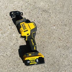  Dewalt DCS369 compact reciprocating Saw with battery  