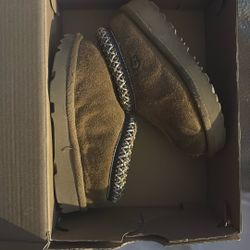 Toddler Ugg Size 6c