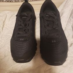 New  Solid Black Under Armour Charged Assert Running Athletic Shoes 9.5 Wide