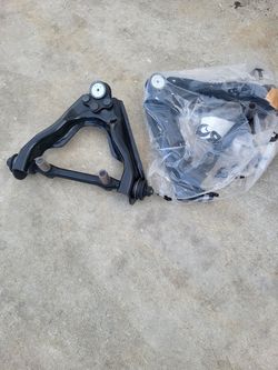 Front Upper Control Arm & Ball Joint Set of 2 