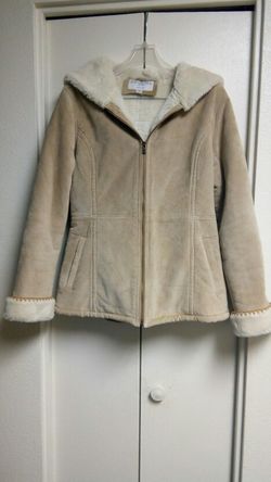 Excellent condition beige Sonoma lifestyle leather suede and fake fur. size: medium