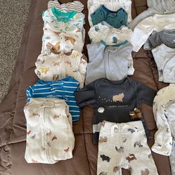 Bundle of baby clothes - 30+ clothing items - newborn to 0 months