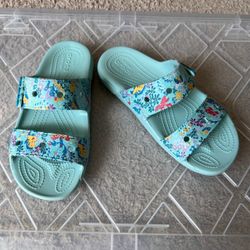 CROCS Disney & Vera Bradley Little Mermaid Sandals Size 6W 4M