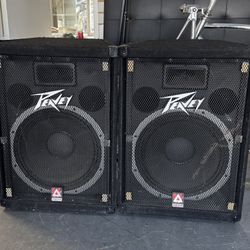 A pair of Peavey PV 115 15-inch passive PA speakers. 