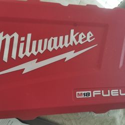 Milwaukee Fuel M18 Drill/Driver Combo Kit