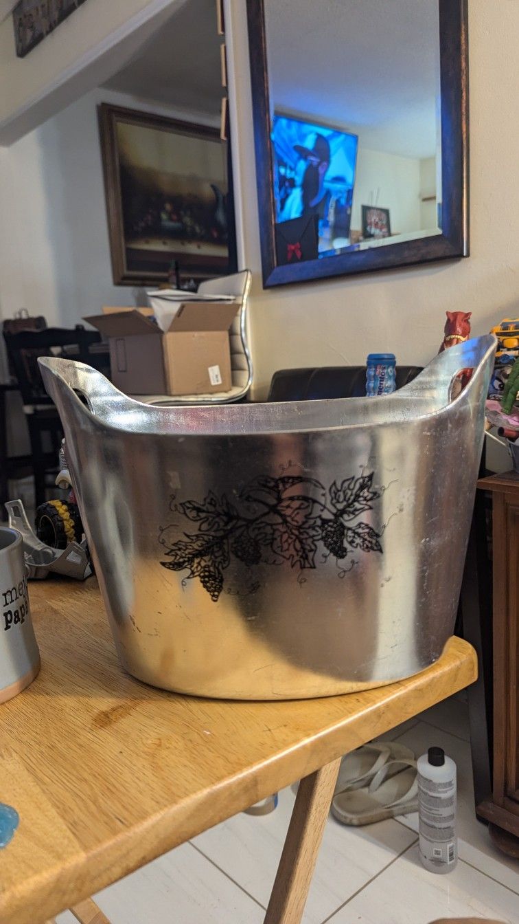 Pewter I E Bucket