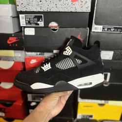 Jordan White Thunder 4s size 13 Close To VNDS