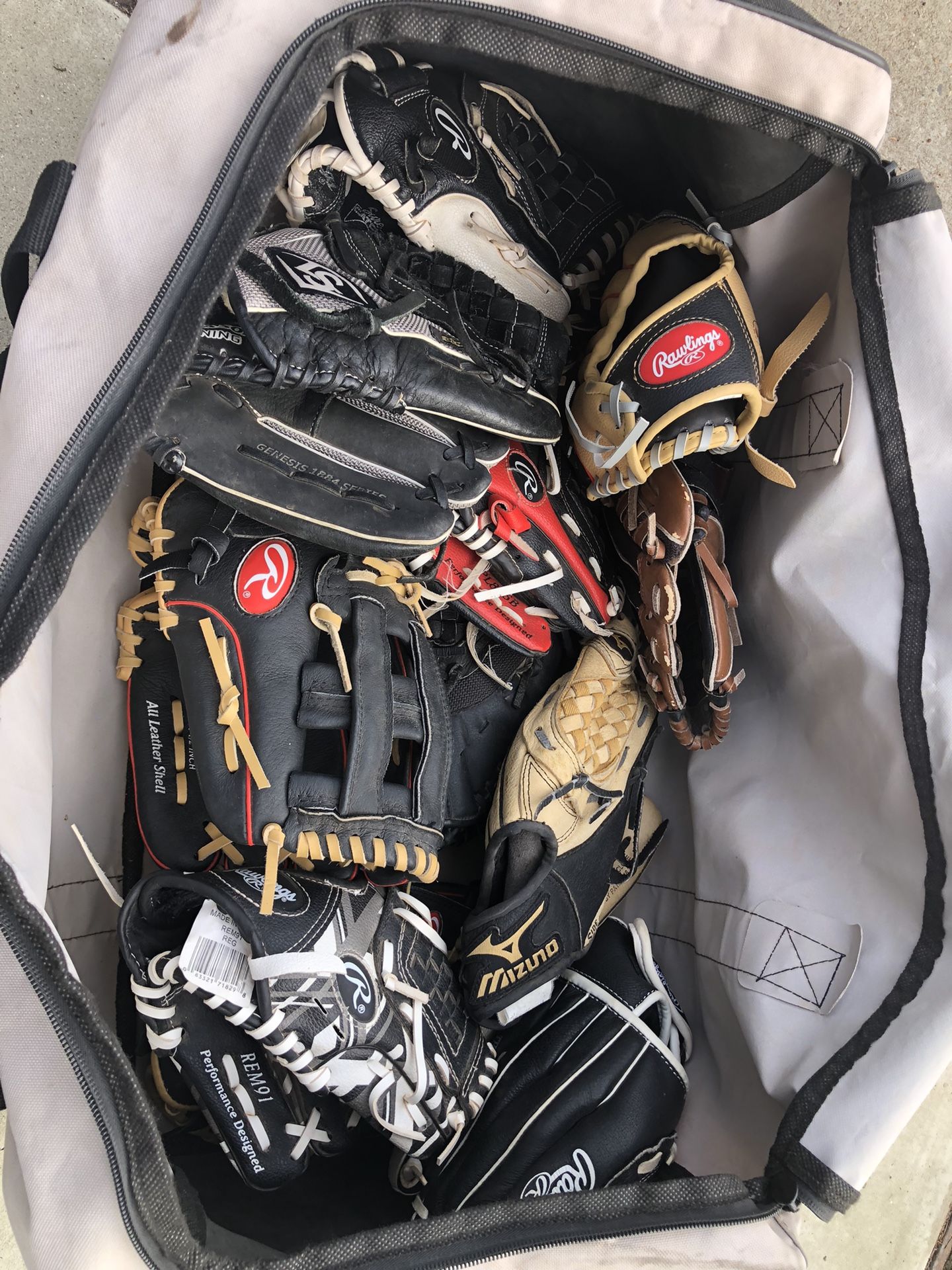 Softball, Tee ball and Peewee Gloves