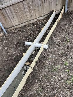 Concrete retraining wall