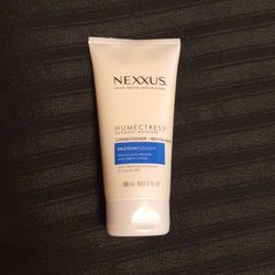 $4 Each (2 Available) Nexxus Humectress Ultimate Moisture Conditioners 5.1oz
