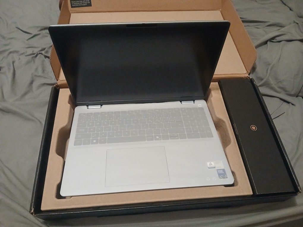 Dell 16 Plus Laptop DB16250