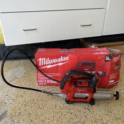 Milwaukee M18 18V Lithium-Ion Cordless Grease Gun 2-Speed (Tool-Only)