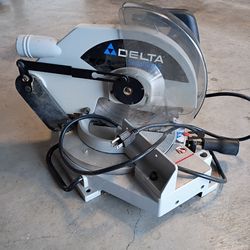 Delta miter saw