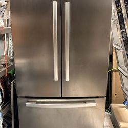 Whirlpool Gold Stainless Steel French Door Refrigerator With Ice And Water Dispenser 