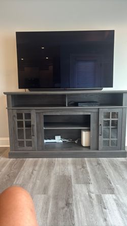 Entertainment /tv stand