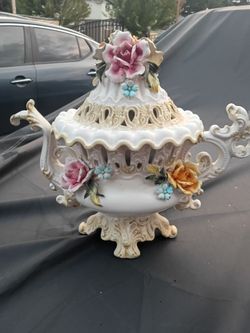Vintage Porcelain Centerpiece Vase with Relief Flowers from Capodimonte, 1960s
