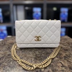 Chanel White Quilted Crossbody AUTHENTIC