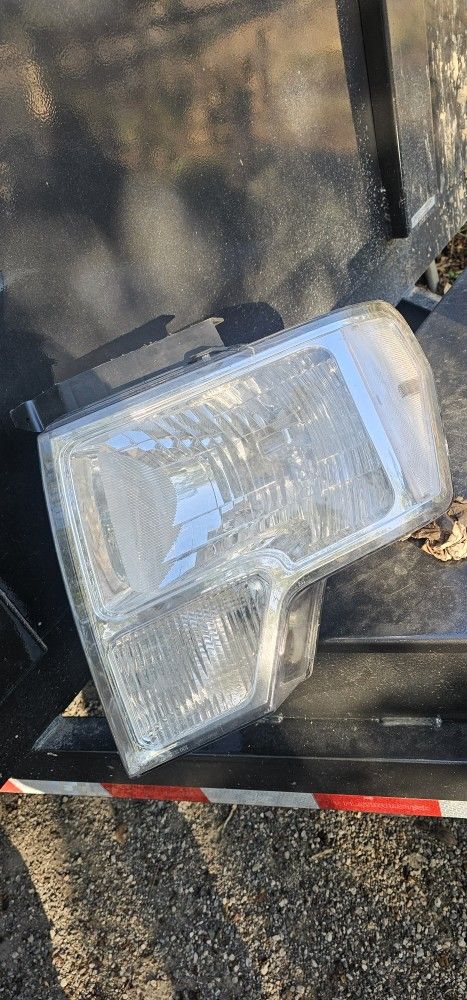 2011 Ford F150 Headlight