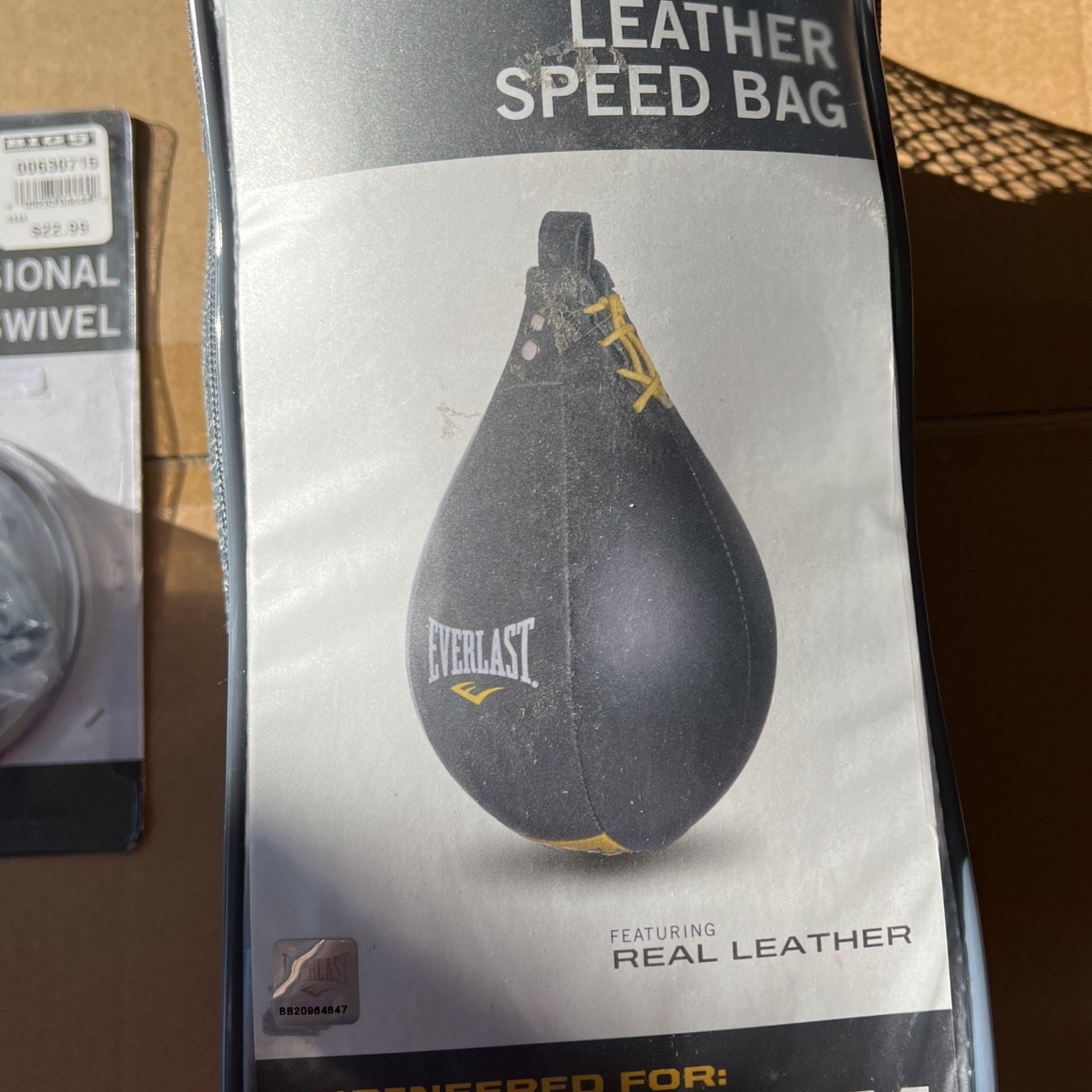 Everlast Speed Bag And Swivel