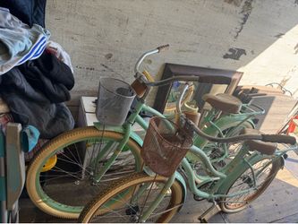 2 huffy beach cruisers