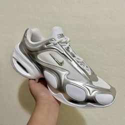Nike Air Max Muse Women’s Shoes in the White Metallic Silver Size 9(40.5)