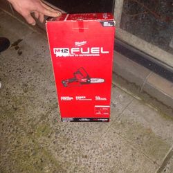 Milwaukee M12 Batt Powered Chain Saw....Brand New !!