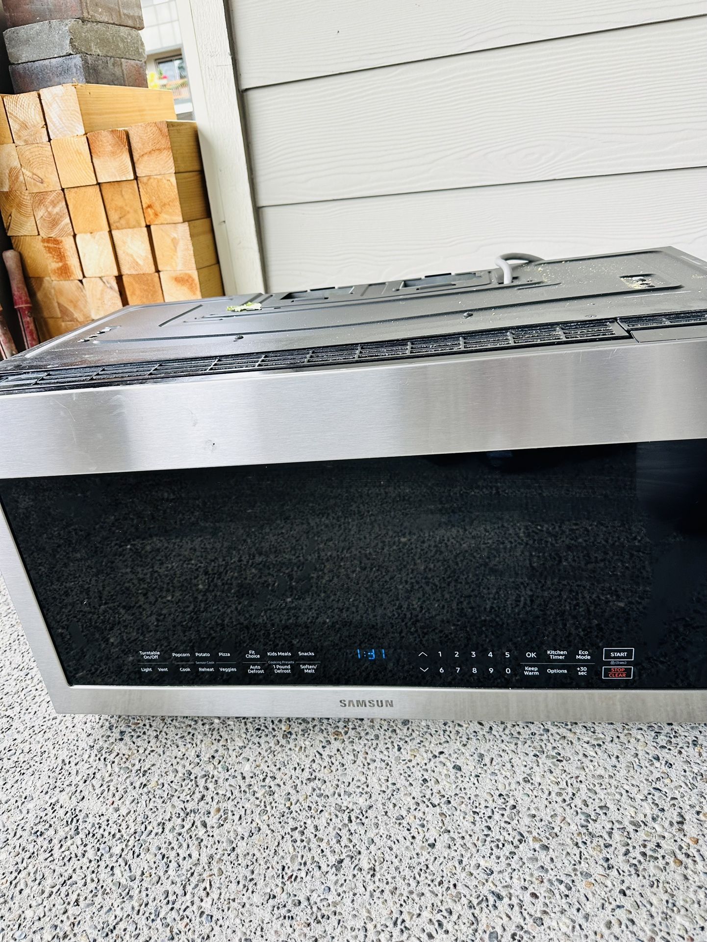 Samsung Over Range Microwave W Vent