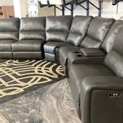 New Luxury Power Recliner Sectional Couch / Free Delivery 