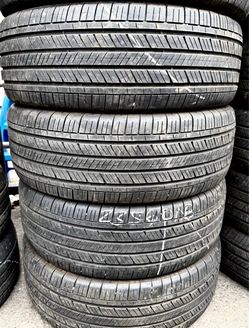 Set 235/60-18 Goodyear con el 80% de vida