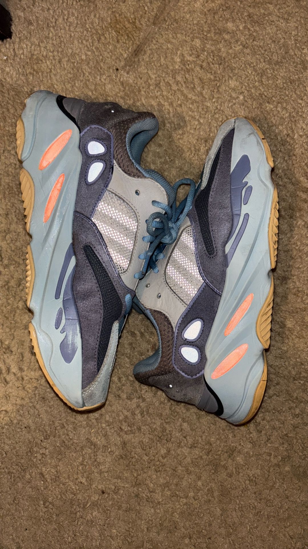 Yeezy Boost 700 ”Carbon Blue"