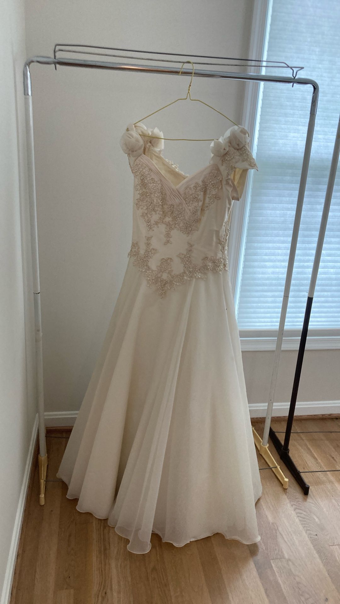 Vintage Ivory Wedding Dress