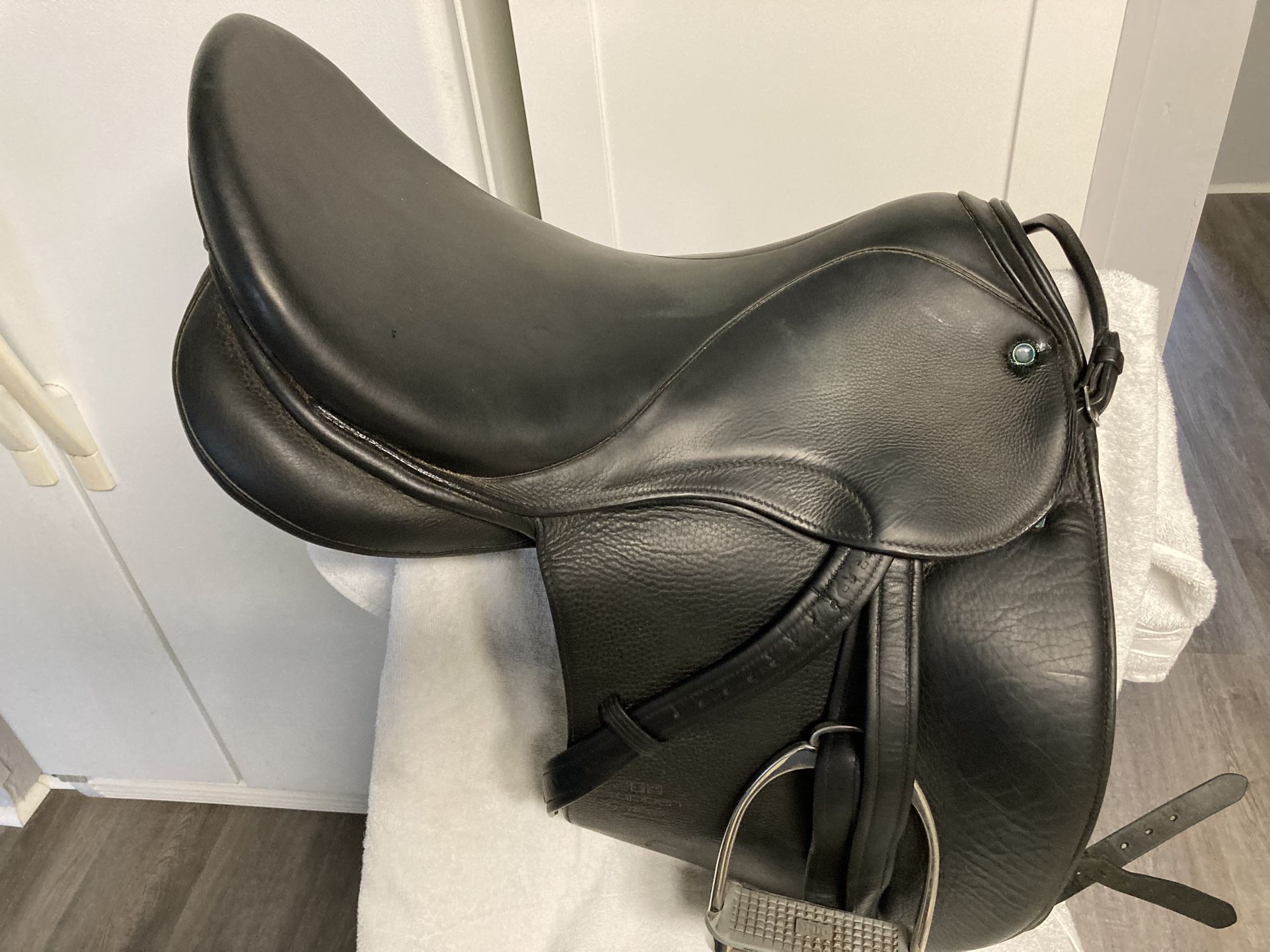 Stubben Genesis deluxe, dressage saddle