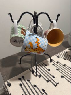Brand New Disney Parks Winnie the Pooh 4-Mug Set with Metal Stand