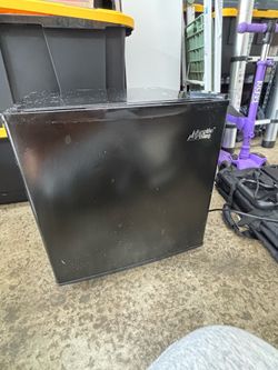 Arctic King Mini Fridge with Freezer Black