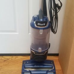 NEW cond SHARK DUO CLEAN MODEL VACUUM WITH COMPLETE ATTACHMENTS  , AMAZING POWER SUCTION. , WORKS EXCELLENT  , IN THE BOX 