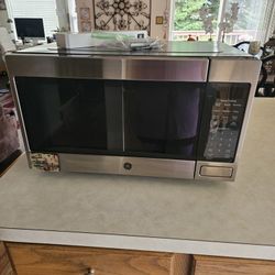 Ge Big Like New Microwave 