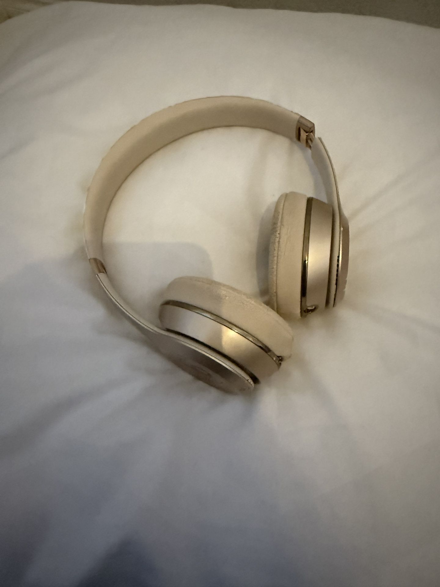 Beats by Dr. Dre - Beats Solo3 Wireless On-Ear Headphones - (Matte Gold)