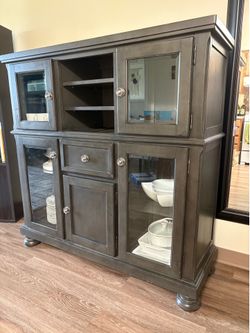 Wooden buffet and hutch in good condition