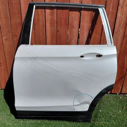 2019 - 2025 HONDA PASSPORT LEFT REAR DOOR DRIVER SIDE USED OEM.  NC32